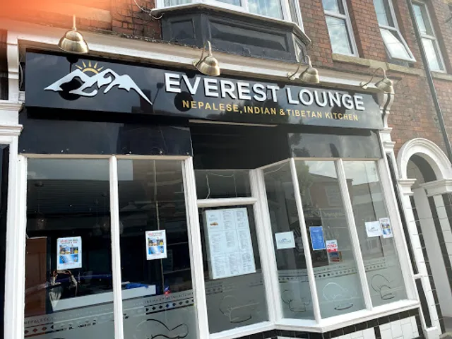 Everest Lounge