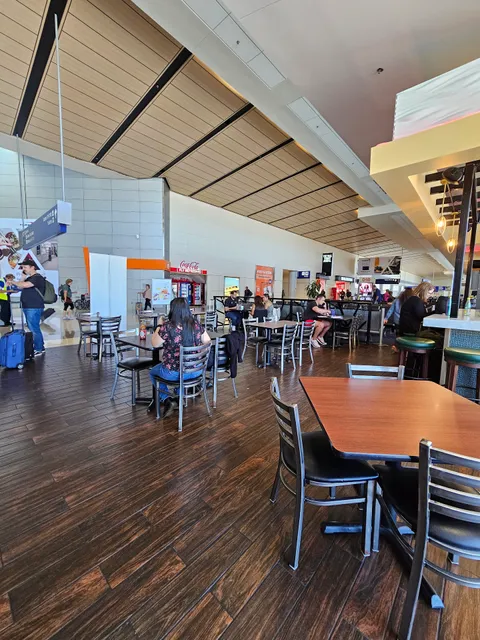 Banh Shop, Terminal D