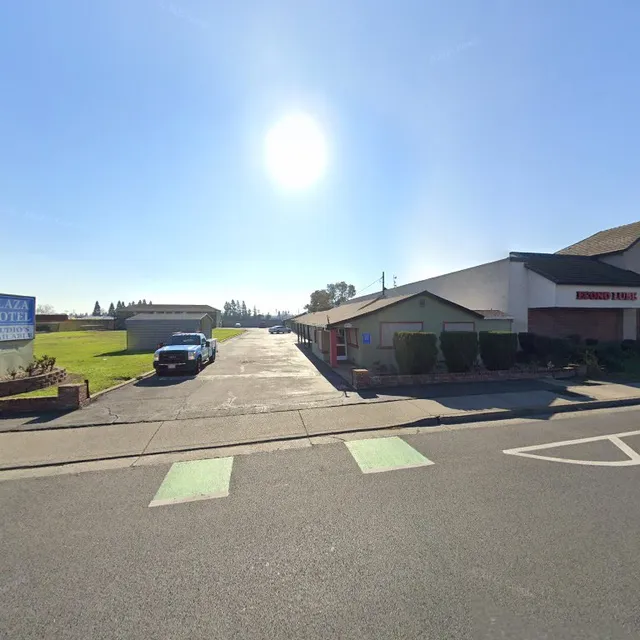 Plaza Motel & Apartments