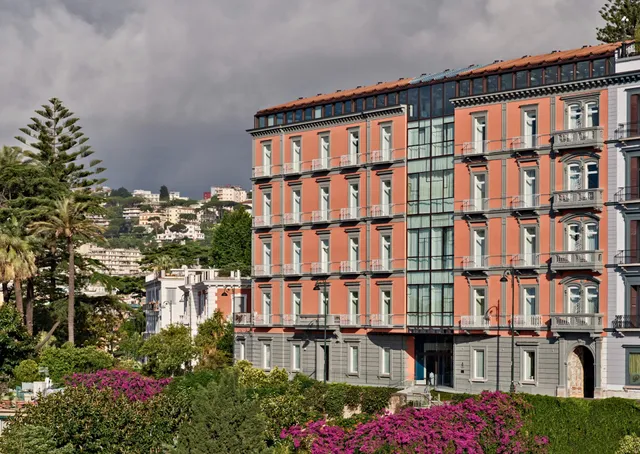 De Bonart Naples, Curio Collection by Hilton