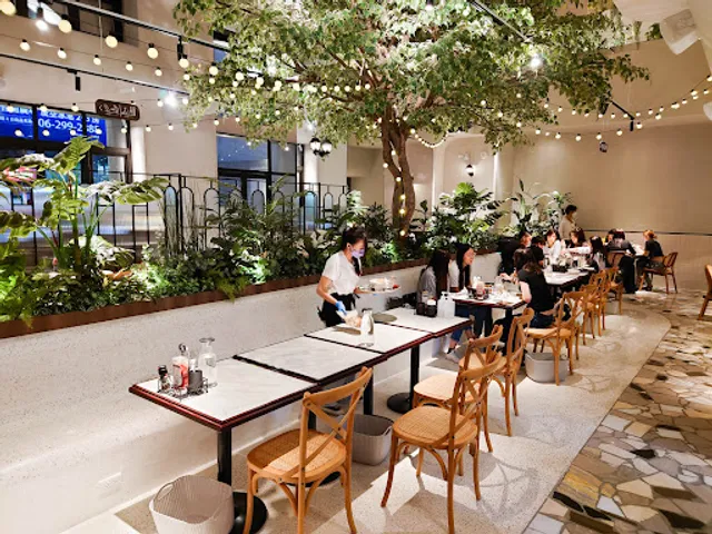 Second Floor Cafe (Tainan)