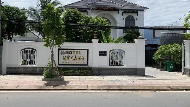 Khách sạn Mỹ cảng . Hotel