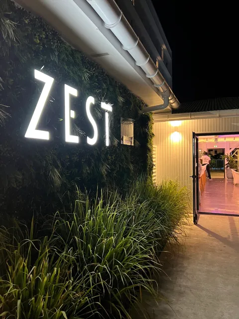 Le Zest Bar