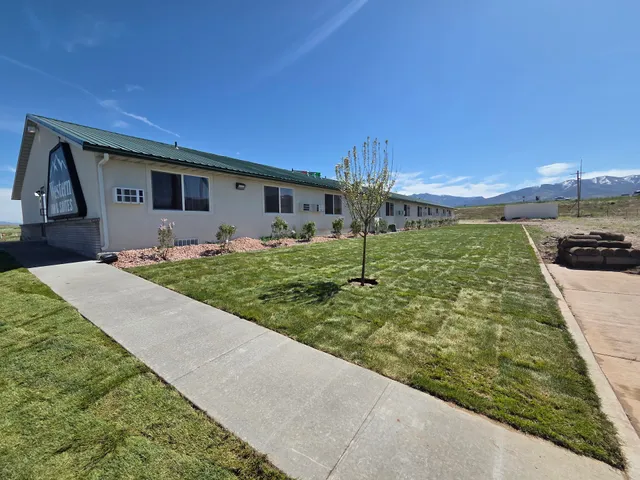 New Western Inn & Suites