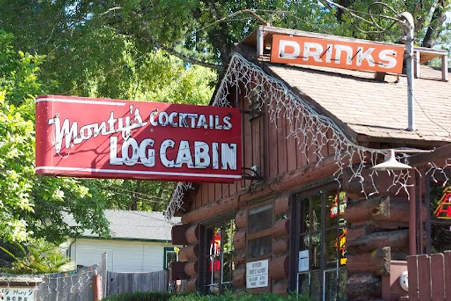 Monty's Log Cabin