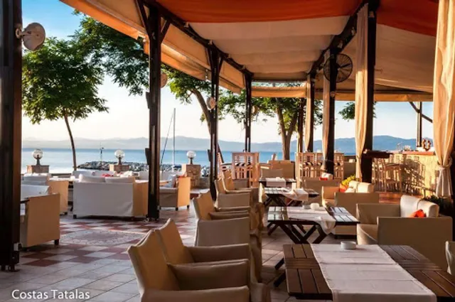 Thokos Cafe Bar Bistro