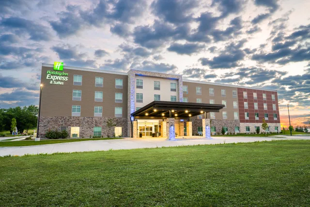 Holiday Inn Express & Suites Cedar Rapids NE - Marion by IHG