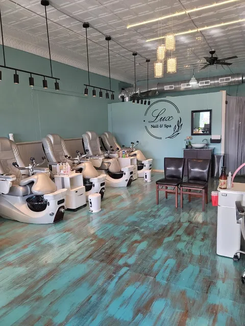 Lux Nails Spa