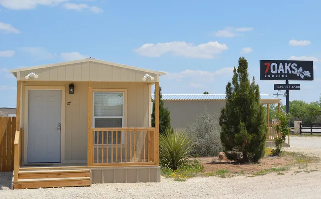 7 Oaks Lodging