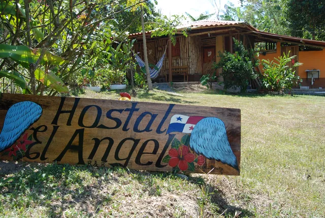 Hostal Familiar El Ángel B&B