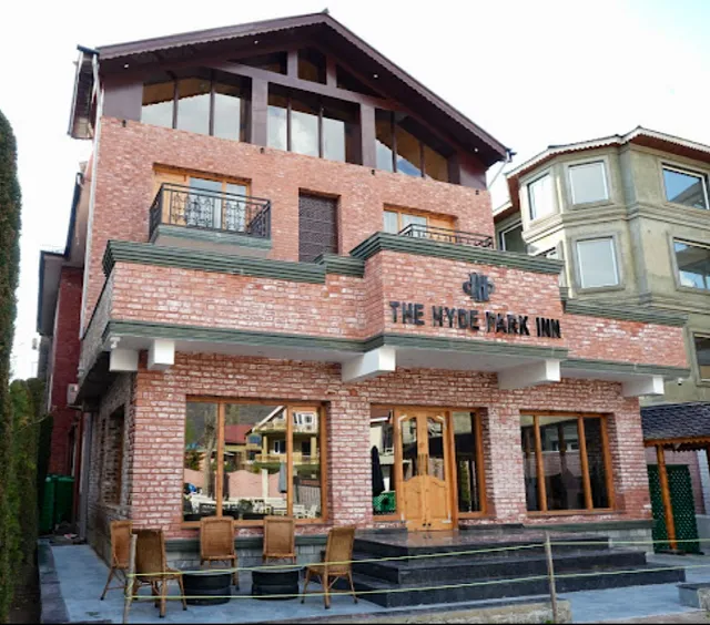 The Hyde Park Inn