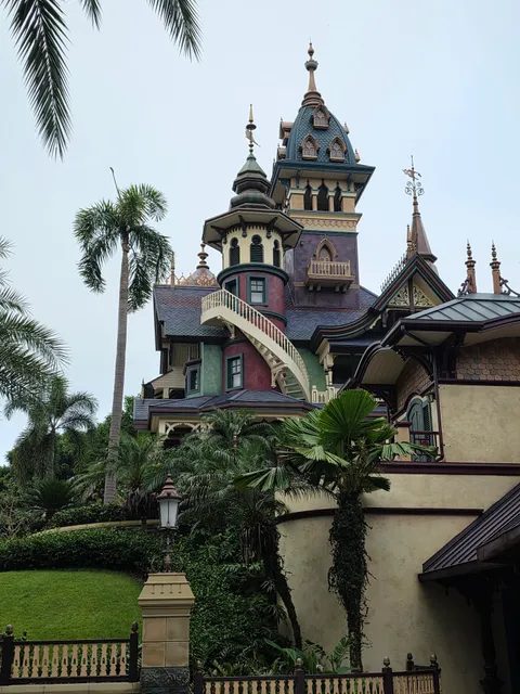 Musolla Disneyland Hong Kong | Prayer Room behind Mystic