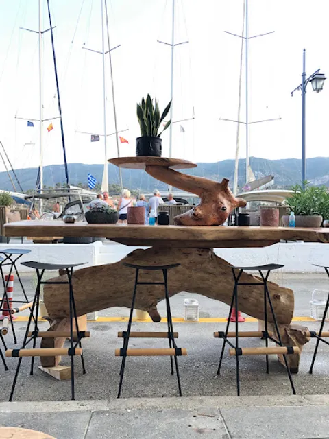 SAIL Sushi Cocktail Bar