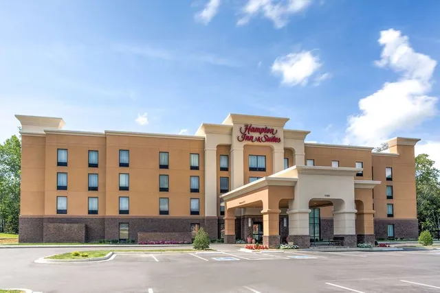 Hampton Inn & Suites Manchester