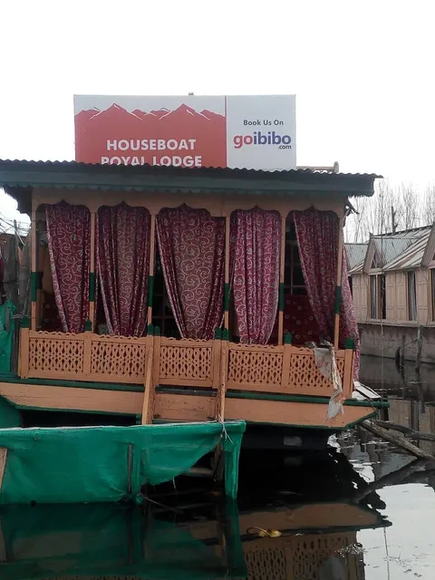 Royal Lodge Group of Houseboats