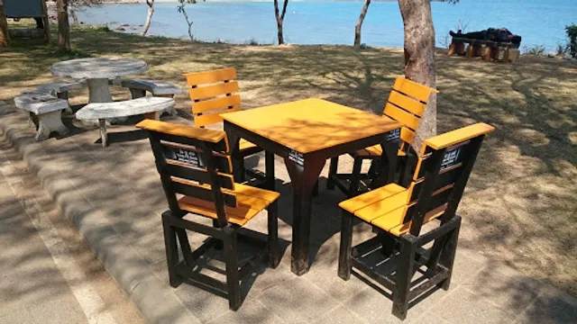 ครัว แหลมหญ้า