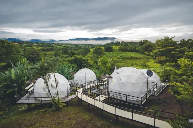 นรดีฮิวจ์ รีสอร์ท