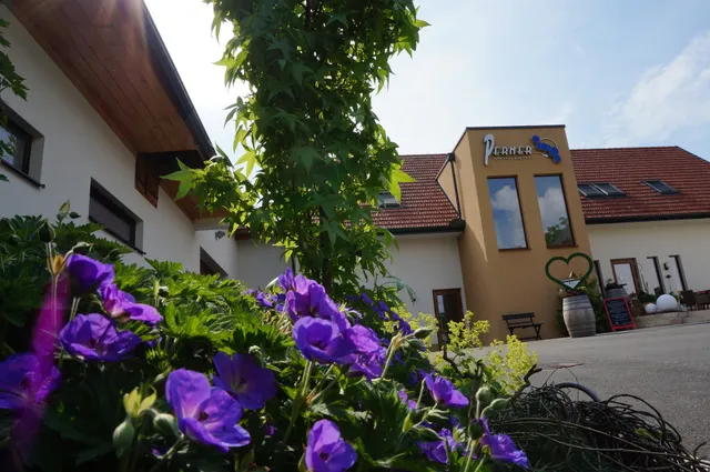 Weingut und Gästezimmer Anton und Isabella Perner
