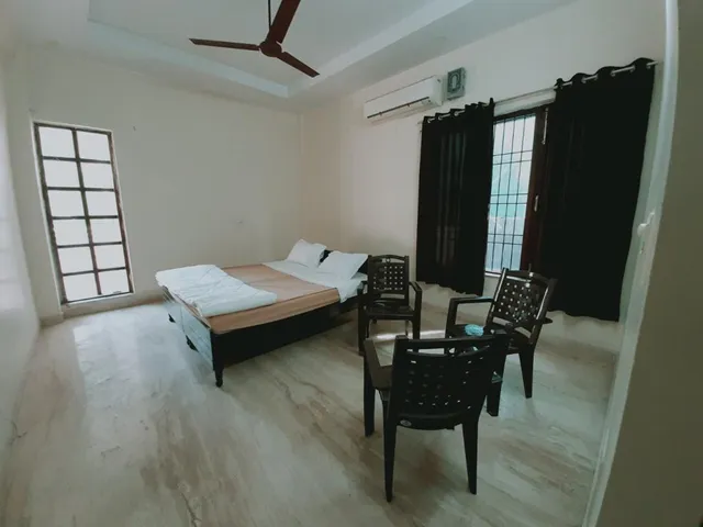 PG in Noida for Boys, Piyush Homes