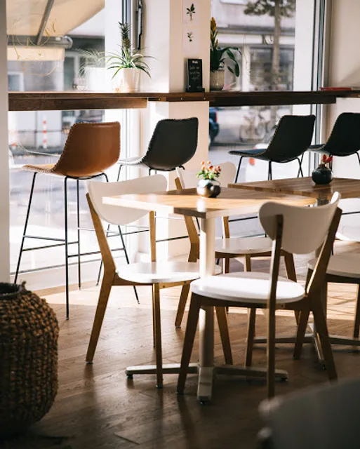 oscar natural good food & bar