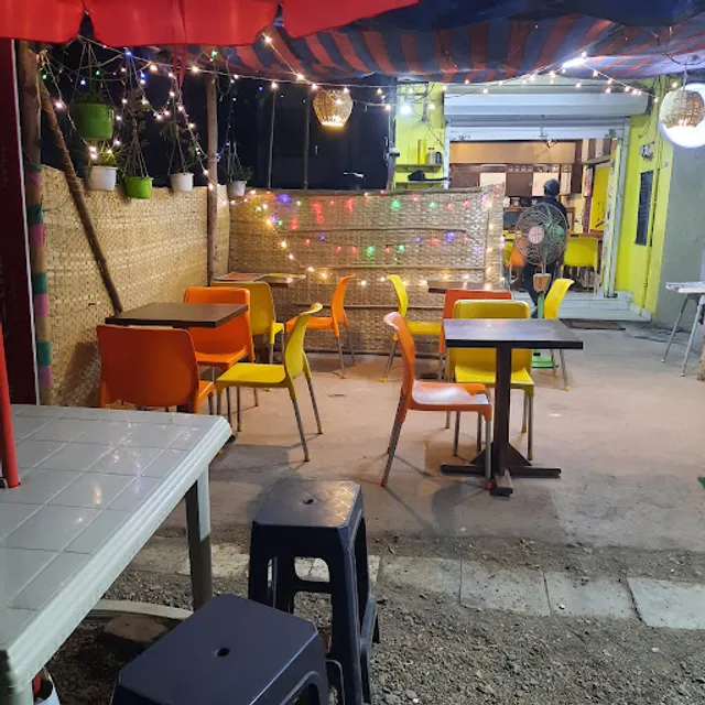 Rever cafe ,Best Pure Vegetarian food.