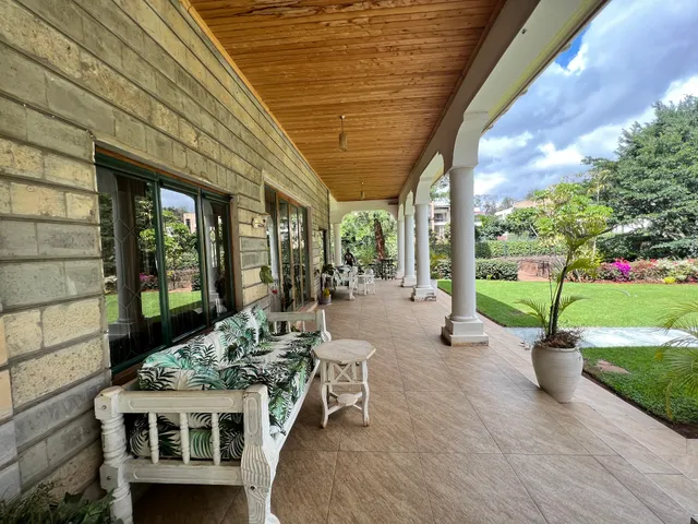 The Palace Inn, Karen