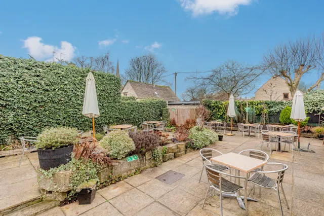 The Priory Burford - Cafe Tea Rooms & Accommodation