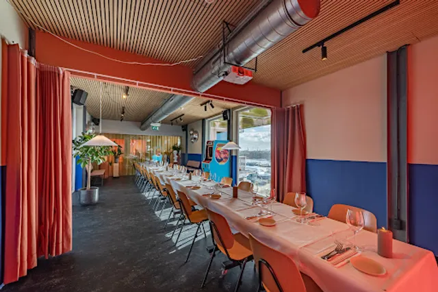 REM | Restaurant - Rooftop - Bar