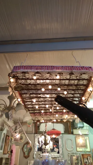 Aunt Tique & Uncle Junk's Furniture