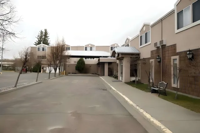 Yellowstone Park Inn & Suites