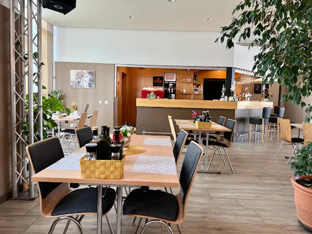 Kultcafe und Dara´s Restaurant