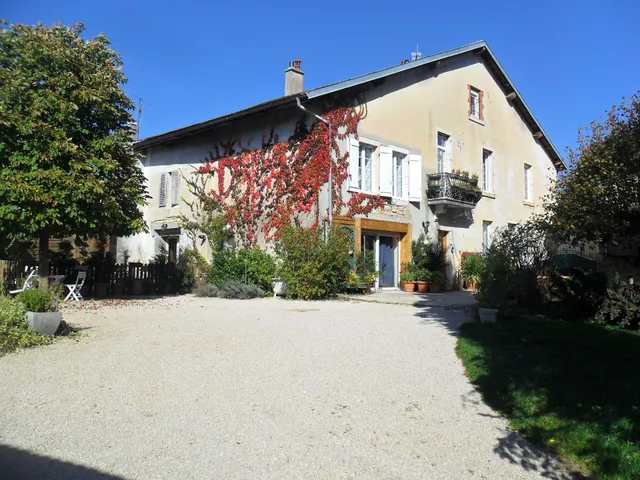 À la Grenouille du Jura – Chambres & Hôtel de Charme – Oyonnax / Nantua