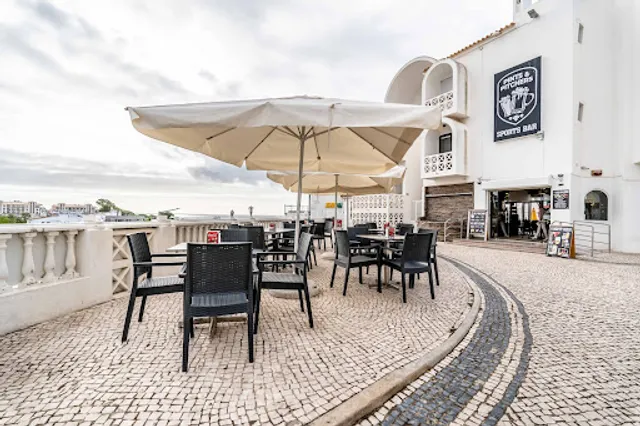 Pints and & Pitchers Sports Bar