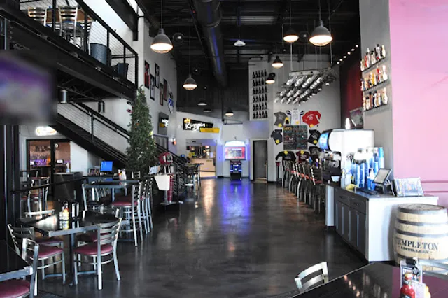 Kingpin Social at Maple Lanes