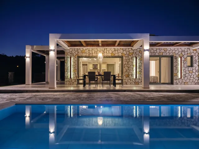 Gerakas Luxury Villas