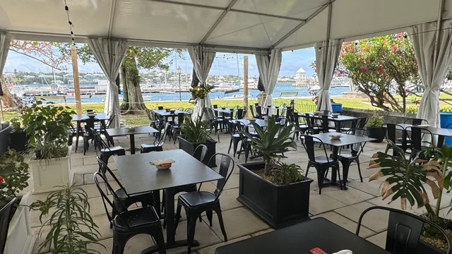 Deja View Restaurant & Bar