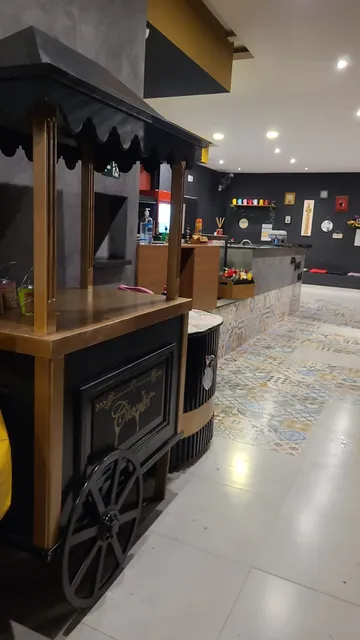 Chocollet Cafe & Pizza