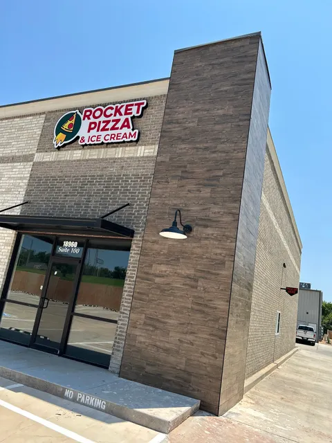 Rocket pizza & ice cream