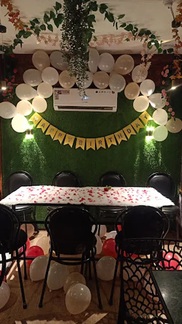 Moonlight Cafe & Restaurant