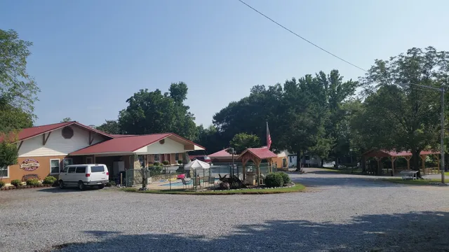 Bay Springs Country Inn, Campground, & Marina