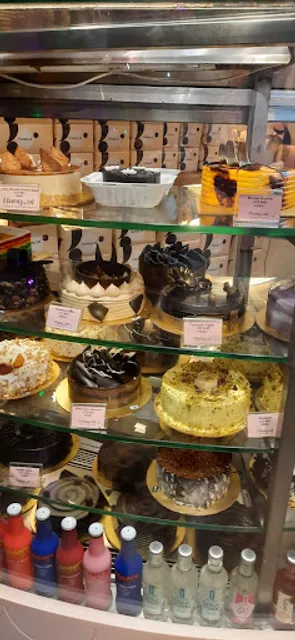 Hangout Cakes & Gourmet Foods