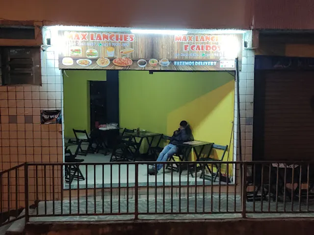 Max Lanches