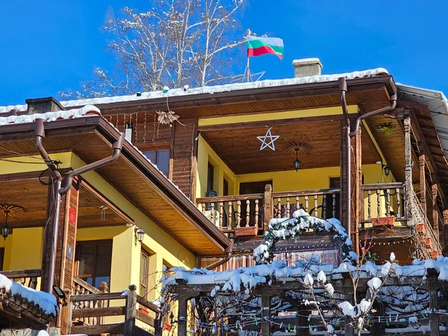 Къща Емили Фемили Хаус