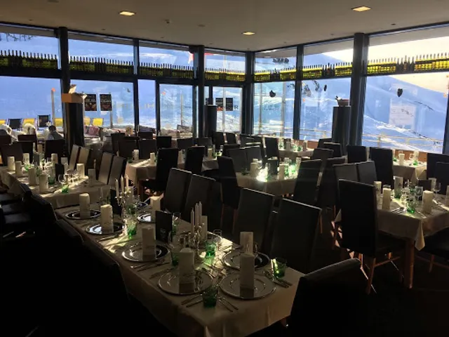 Gipfeltreffen Dorf Bahn Berg