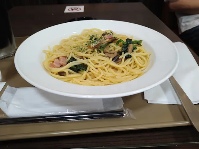 Holly’s Café - Toyonaka Station