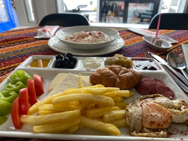 White Cafe-Restaurant Old City