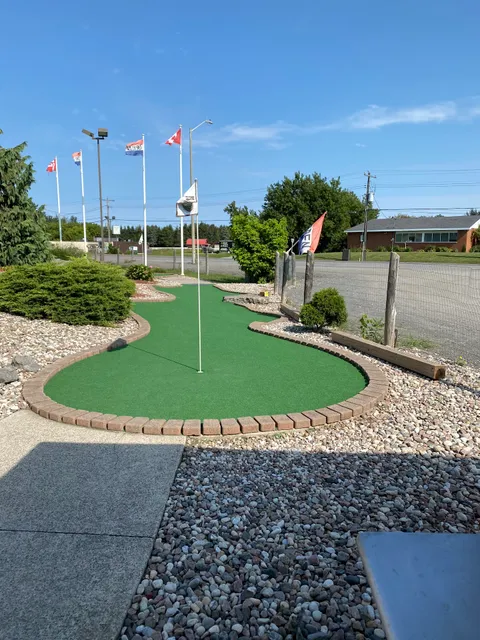 Mer Bleue Miniputt & Batting Cages