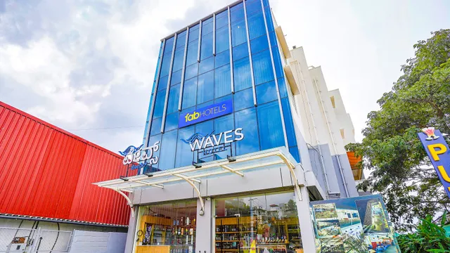 FabHotel Prime The Waves