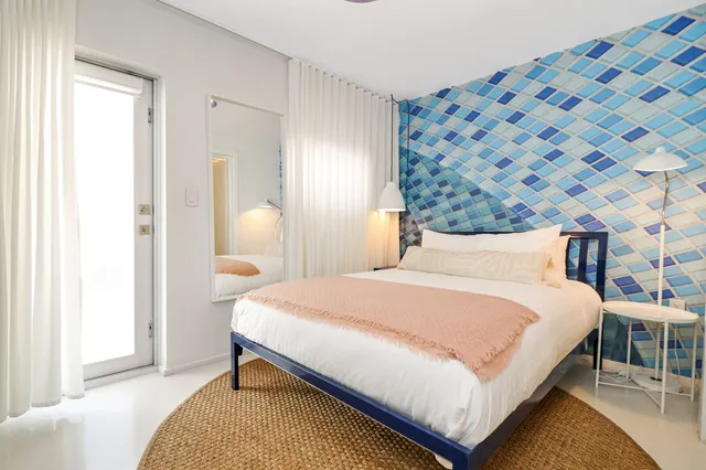 Roami at 250 Collins