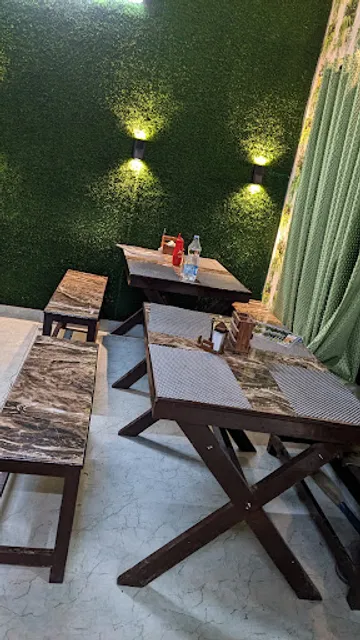 Hangout Cafe & Restaurant